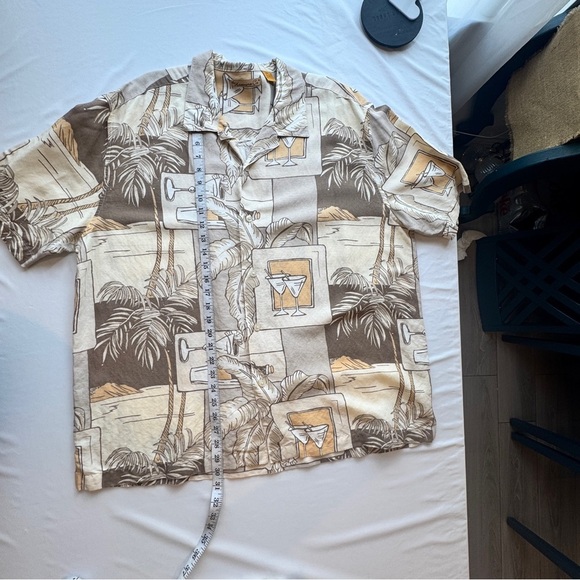 The Havanera Co Linen Shirt Palms Martinis - Picture 5 of 14